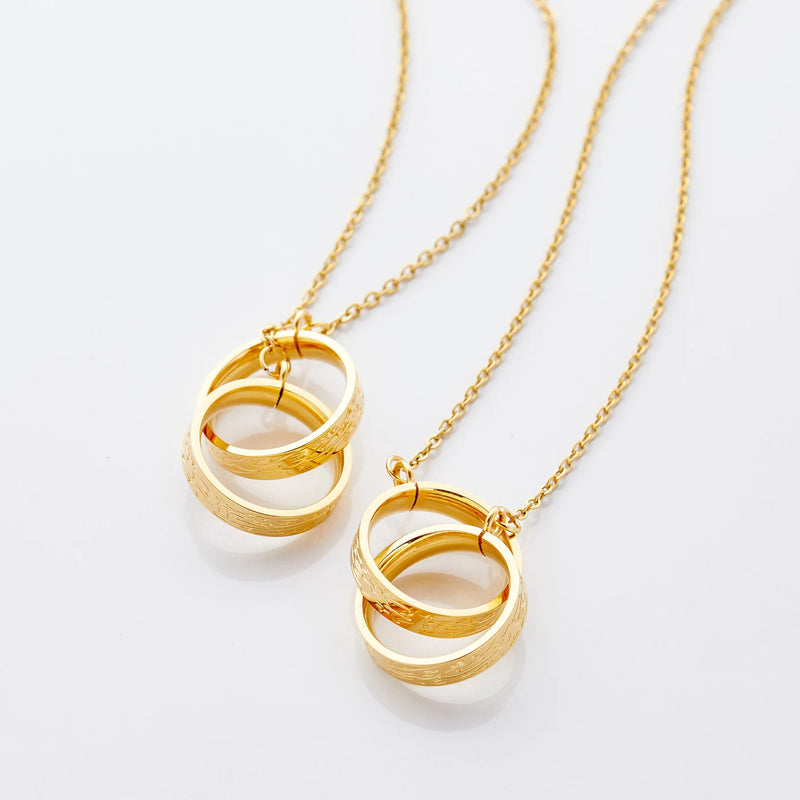 Best Friends "Hold on" Interlaced Necklace Set